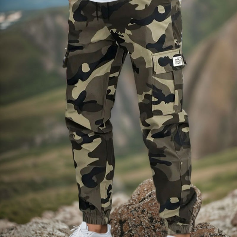 Laadukkaat camouflage-housut miehille