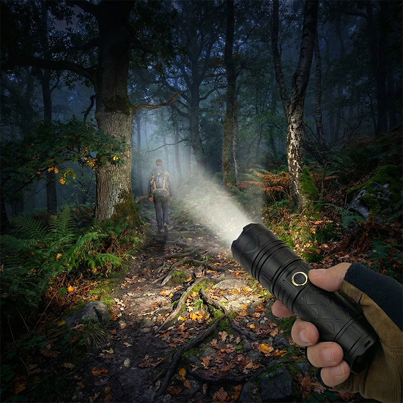 Ladattava P50 LED-taskulamppu säädettävällä zoomilla