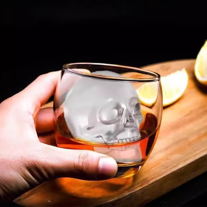 🥳2026:N SUOSIKKITARJOUS💀🧊 50 % ALENNUS! Silikoninen DIY-kallo-jääkuutioastia – Jättimäinen, hitaasti sulava kallo viskille, cocktaileille ja muille juomille. Elintarvikekäyttöön sopiva, BPA-vapaa. Täydellinen Halloweenille ja juhliin. 🎃✨