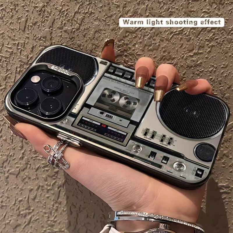 🔥Huipputarjous -50%🌟📼 Retrokasettisoittimen kuviollinen silikoninen puhelinkotelo. Sopii iPhone/Galaxy-sarjaan.